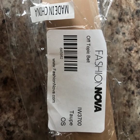 Medium Floral Romper including Taupe belt - Picture 3 of 7